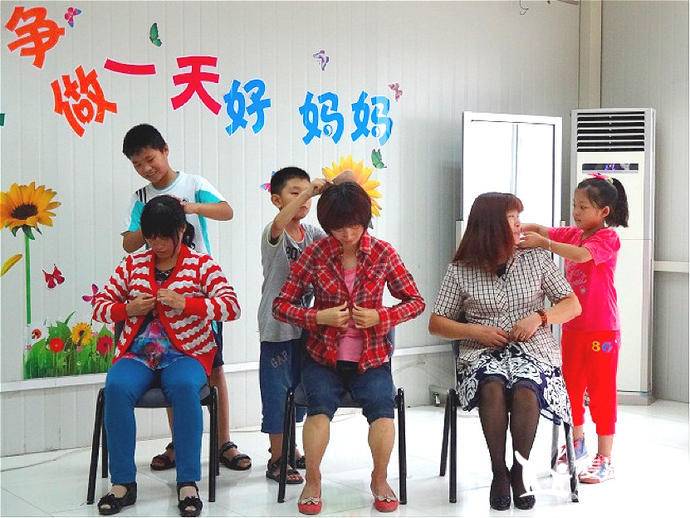 2,孩子与妈妈互换角色,让孩子们体验妈妈的辛苦,感受妈妈无私的爱